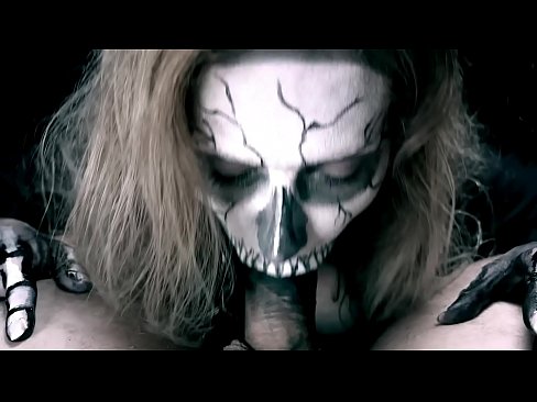 ❤️ Demon girl zuigt pik met haar zwarte mond en slikt sperma. Porno at nl.analizatorkrovi.ru ﹏