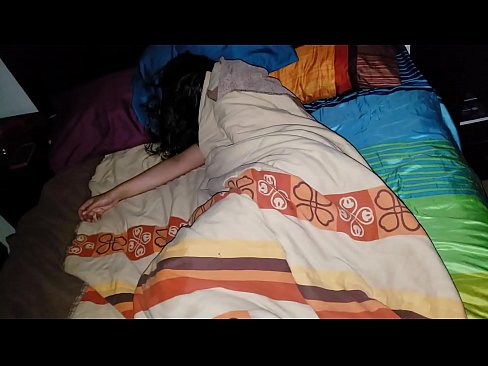 ❤️ Stiefzoon die zijn jonge stiefmoeder berispt terwijl ze slaapt. Porno at nl.analizatorkrovi.ru ﹏